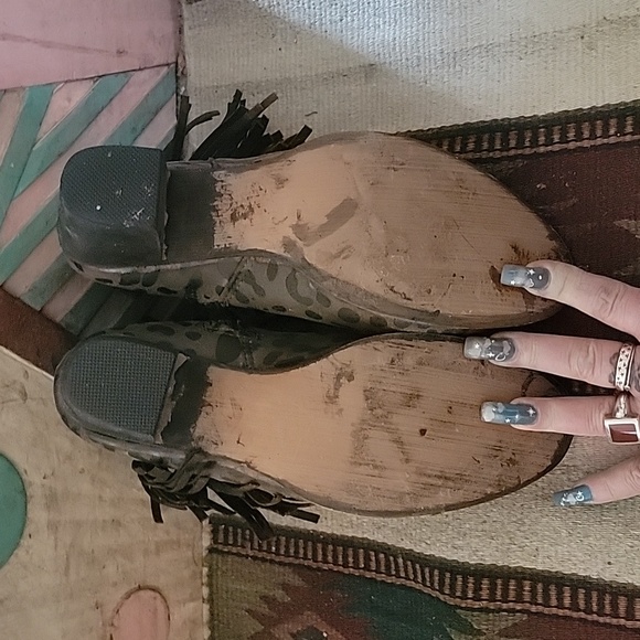 Cute, fringed, leopard print, grey/black/ brown cowboy booties. Size 8. - Picture 4 of 5